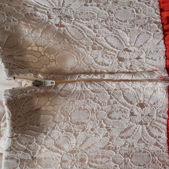 City triangles size 3 dress. - Picture 7 of 9